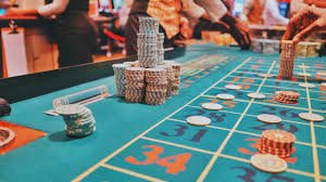 toto play live-dealer blackjack table streamed to mobile device